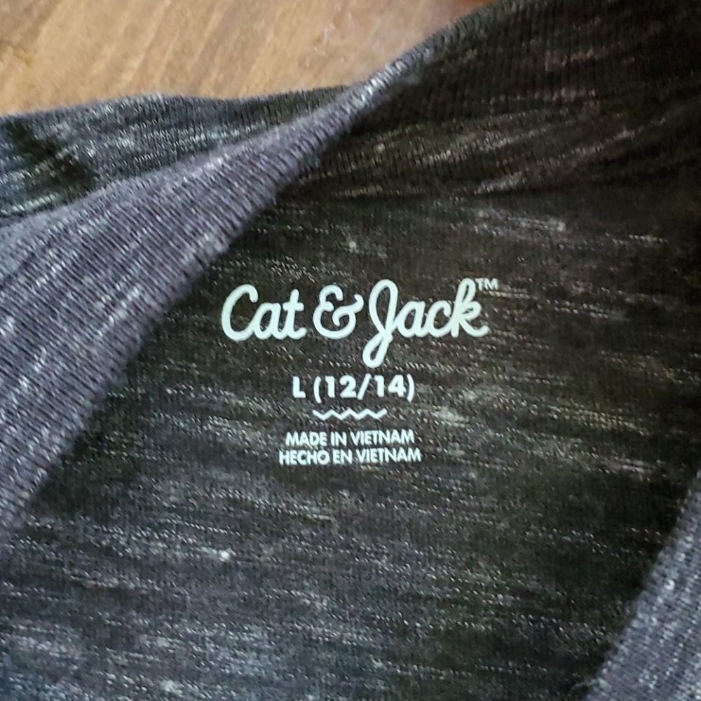 🎉Buy any 3 with this emoji for $15 NWT - Cat & Jack boy's v-neck t-shirt - Picture 2 of 5